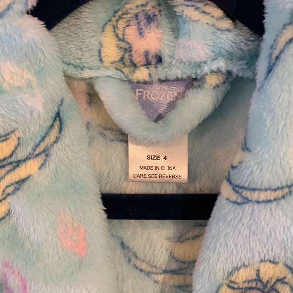 Elsa Robe girls size 4 - Picture 2 of 3